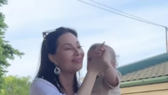 CECA ĐUSKA SA KRSTANOM U NARUČJU Posetila imanje u Titelu sa Đurđevdan, ovakvu je javnost još nije videla!