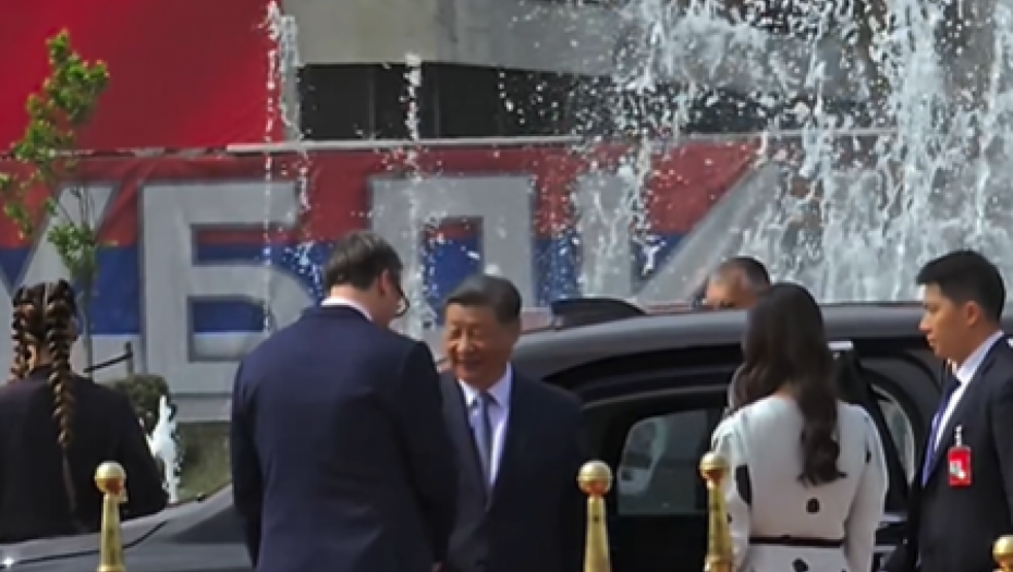 "PAMTIMO DA STE BILI UZ NAS KADA NAM JE BILO NAJTEŽE" Vučić objavio snimak svečanog dočeka Sija (VIDEO)