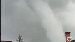 HAOS PRIZOR NA NEBU IZNAD TRSTA Nezapamćena pojava, stručnjaci HITNO reagovali (VIDEO)