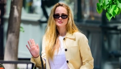 ZAŠTITNI ZNAK DŽENIFER LORENS Mrežaste cipele su njen omiljeni dodatak, a ovog proleća su apsolutni hit