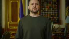 "RUSI TAMO OZBILJNO NADIRU" Zelenski se usred noći obratio naciji i priznao: Situacija je loša (VIDEO)