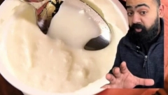 KADA OTVORITE JOGURT, PRONAĐETE VODU UNUTRA? Doktor otkriva da li to znači da je pokvaren, i zbog čega se u grčkim ne pojavljuje