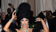 BLAM GODINE Kardi Bi zaboravila ime dizajnera koji je kreirao njenu haljinu za Met Galu, fanovi se digli na noge!