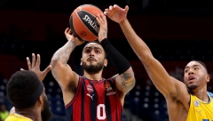 DRHTE ITALIJANI Karibi na nogama, sin božji želi u društvo Srbije