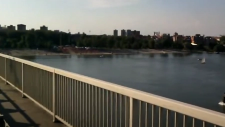 MUŠKARAC PAO SA MOSTA SLOBODE Dramatična scena u Novom Sadu