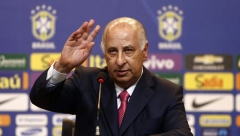 PRE HAPŠENJA POBEGAO, A ONA MU JE VELIKA PODRŠKA Ima 83 godine, a sa 50 godina mlađom u vezi, fudbalski kriminalac, poznat po brojnim malverzacijama