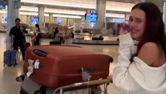EDEN GOLAN DOŠLA U IZRAEL, PA BRIZNULA U PLAČ Zbog situacije na aerodromu ne može da zaustavi suze