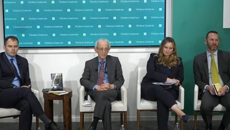 UJEDINILI SE RATNI HUŠKAČ I "MALA MEDLIN OLBRAJT" Otišli u Ameriku da pljuju po Vučiću, na tome mlate SILNU LOVU