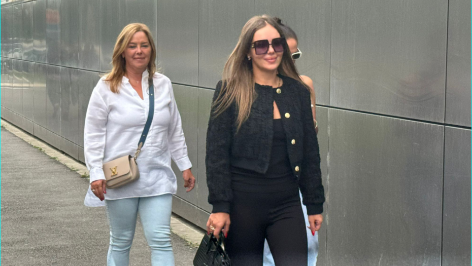 BOGDANINA PORODICA STIGLA U PORODILIŠTE! Majka Danijela ponosna, ne krije sreću zbog unuka!