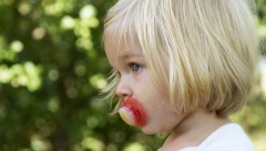 REŠITE SE KONAČNO CUCLE Dečiji stomatolog preporučuje 7 sjajnih načina, dete će zaboraviti na nju za tren!