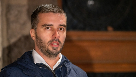 TUPANJAC IZ CRTE PODNEO PRIGOVOR PROTIV LISTE SAVA MANOJLOVIĆA NA VRAČARU! Nema dovoljno potpisa, niti dovoljan broj kandidata manje zastupljenog pola! (FOTO)