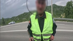 DRUŽE, FIJUUU, DUPLA PUNA...Crnogorski policajac zaustavio stranca zbog prekršaja, a onda je video postao HIT! (VIDEO)