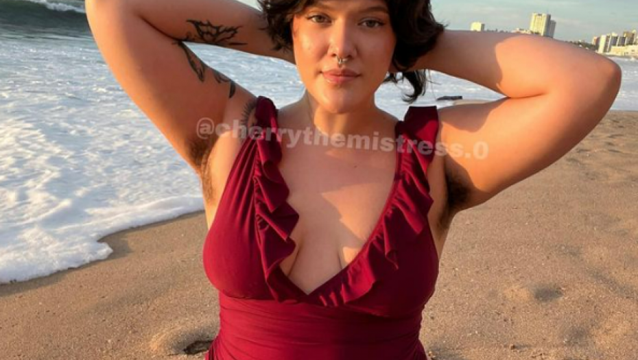 BATALILA FAKULTET, A PARA IMA KAO BLATA Svi joj govore da će UMRETI SAMA jer se godinama nije DEPILIRALA niti stavljala DEZODORANS (FOTO)