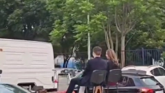 "NE ZNAJU VIŠE ŠTA ĆE OD SEBE" Osmaci na maturu došli ovim NEOBIČNIM prevoznim sredstvom, reakcije su podeljene (VIDEO)