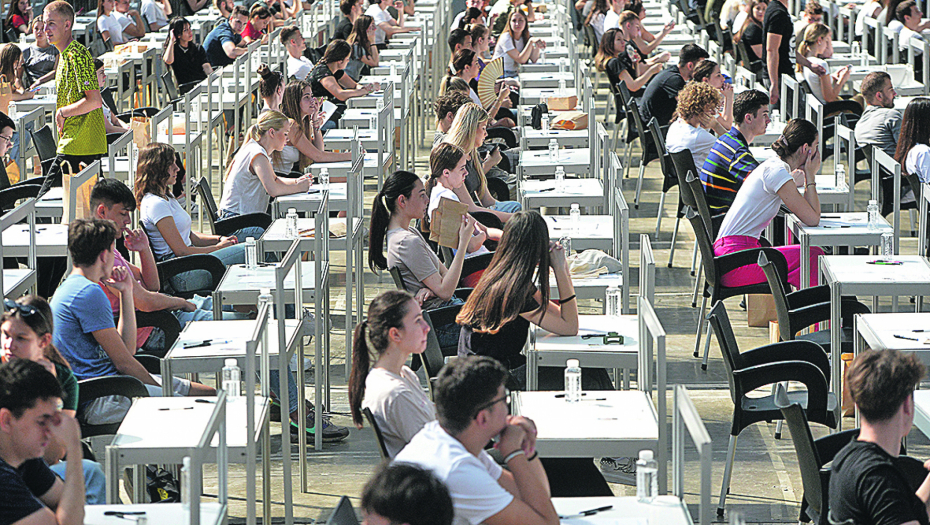 TEK SVAKI DRUGI POLOŽIO Polovina kandidata pala prijemni za Medicinski fakultet