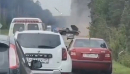 MAJSTORE, KASNIM NA POSAO! ČEKAJ, PUCAM! Hit scena iz Belgoroda, parkirao raketni sistem na magistralu, i ore po Ukrajini! (VIDEO)