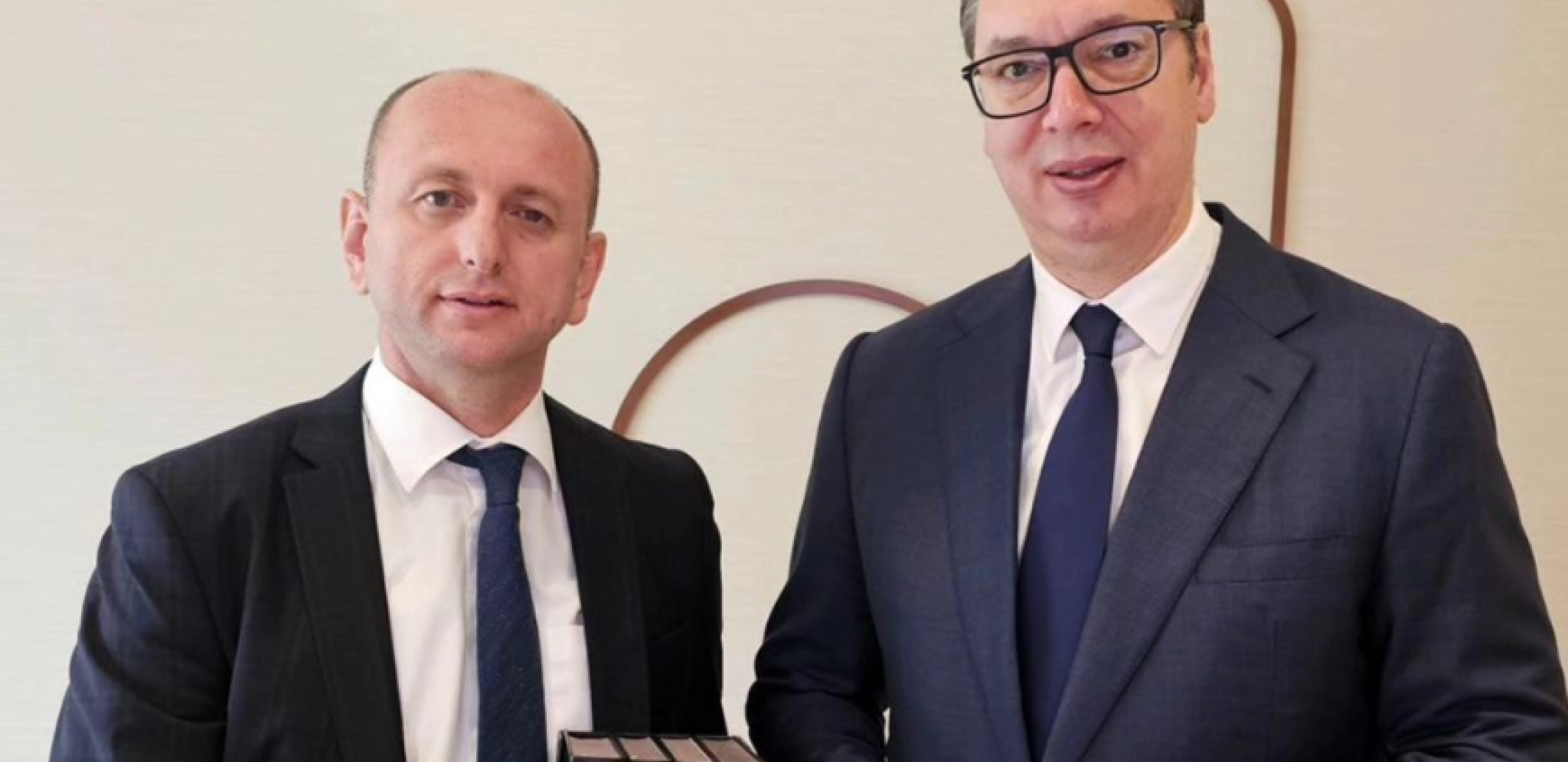 VUČIĆEVOG UBICU PROGLASILI BI ZA NACIONALNOG HEROJA Milan Knežević za Alo! o pokušaju atentata u Potočarima