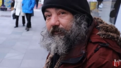 NIKO NIJE MOGAO DA GA PREPOZNA Frizer beskućniku promenio lični opis za manje od pola sata, neverovatna transformacija (VIDEO)
