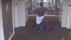 BACIO JE NA POD I ŠUTIRAO U GLAVU Reper se brutalno iživljavao nad bivšom devojkom, pojavio se jeziv snimak