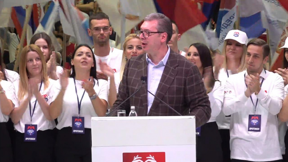 "VELIKE SILE NAM STAVLJAJU JARAM OKO VRATA, BORIĆU SE ZA NAŠU ZEMLJU!" Vučić održao istorijski govor na izbornom skupu u Novom Sadu (FOTO/VIDEO)