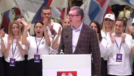 "TVRD JE ORAH VOĆKA ČUDNOVATA, NE SLOMI GA AL ZUBE POLOMI" Vučićeve reči odjeknule "Spensom"