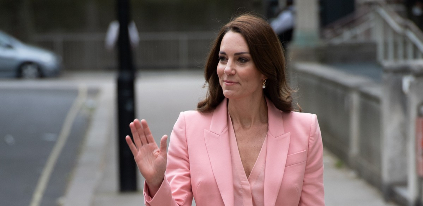 KEJT MIDLTON POSLALA TAJNU PORUKU Otkrivamo značenje ove dve reči