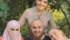 SADA IH IMA SAMO TRI Ivan planira da oženi 10 žena, moraju biti mršave, visoke i nežne