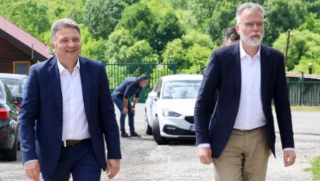 PRIZOR KOJI SE RETKO VIĐA! Bivši i sadašnji ministar nastavljaju put digitalizacije za bolji život svih građana Srbije!