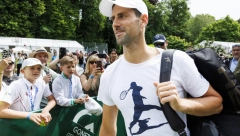 NOVAKA OKUPIRALI U ŽENEVI Đoković jedva stigao do terena (FOTO/VIDEO)