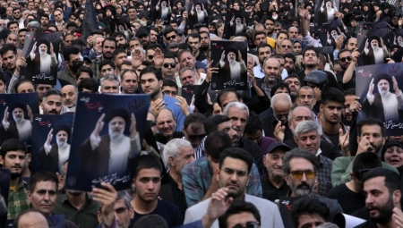 IRAN SE OPRAŠTA OD RAISIJA Telo Raisija biće premešteno u grad Kom, gde su planirani dalji obredi  (FOTO/VIDEO)