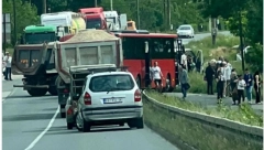 SUDAR AUTOBUSA I KAMIONA Kod Obrenovca ima mrtvih i povređenih