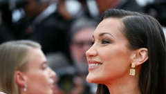 JU, SRAMOTE! Bela Hadid šokirala javnost pojavom na Kanskom festivalu, malo toga prepustila mašti