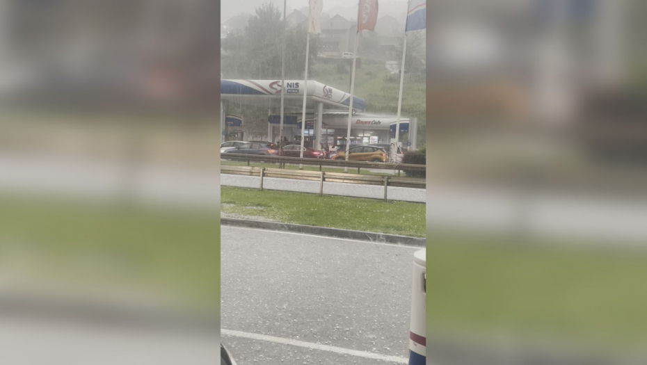JAK GRAD POGODIO UŽICE! Od siline nevremena napuklo i vetrobransko staklo, nebo se otvorilo! (FOTO)