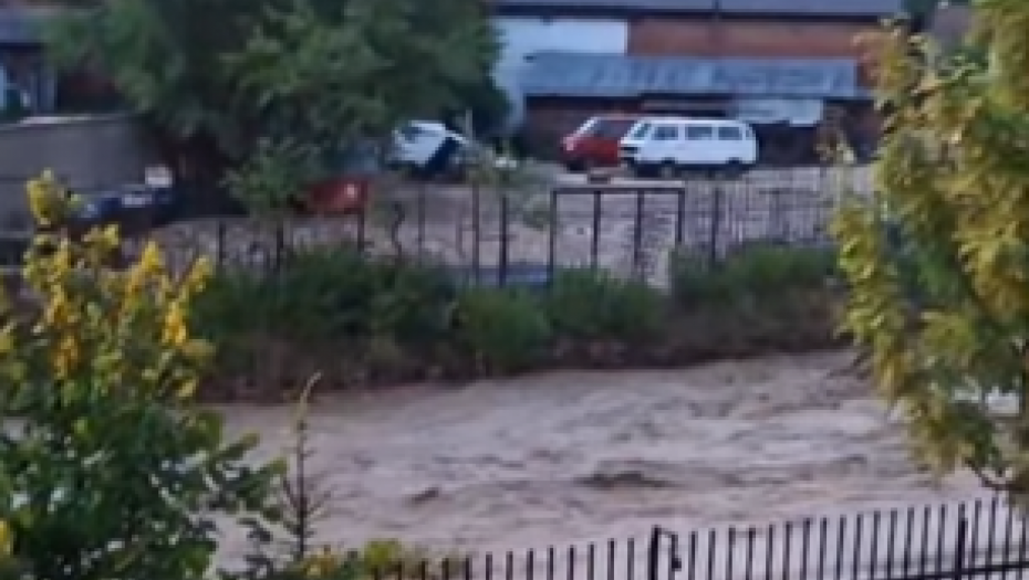 HITNO PROGLAŠENA VANREDNA SITUACIJA! Strašno nevreme u ovom gradu u Srbiji (VIDEO)