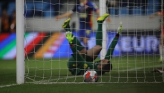 DRAMA NA TERENU Sudar Spajića i Carevića, štoper Zvezde nepomično ležao na travi (VIDEO)