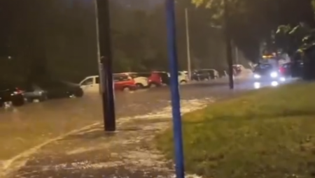 KO JE NA BANJICI, IMA DA VESLA Autobusi ne idu, imate šanse da prođete samo u ČAMCU! (VIDEO)