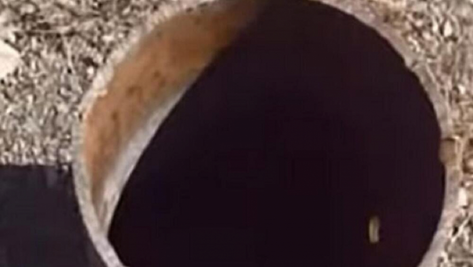 U PUSTINJI PORED VOJNE BAZE NAŠAO RUPU Bila je duboka 340 metara, a kada je u nju spustio kameru čuo je nekakve čudne zvuke