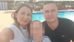 JEZIVA PORUKA UBICE IZ TUZLE! Otac monstrum jedno dete sekirom ubio u KREVECU, drugo u ćošku stana! Na vratima zalepio papir