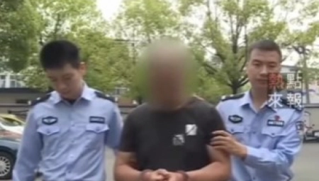 NAJTRAŽENIJI UBICA KONAČNO UHAPŠEN  Bežao od policije preko 20 godina, odala ga je jedna neverovatna stvar! (VIDEO)