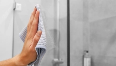 BLISTAVO ČISTA Ispratite ova 4 koraka i vaša tuš kabina će biti kao nova, jedan sastojak je ključan