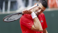 NOVAK JAČI OD KIŠE I PREKIDA Nemac "naljutio" Đokovića, Srbin ubacio u treću brzinu i počastio se na rođendan