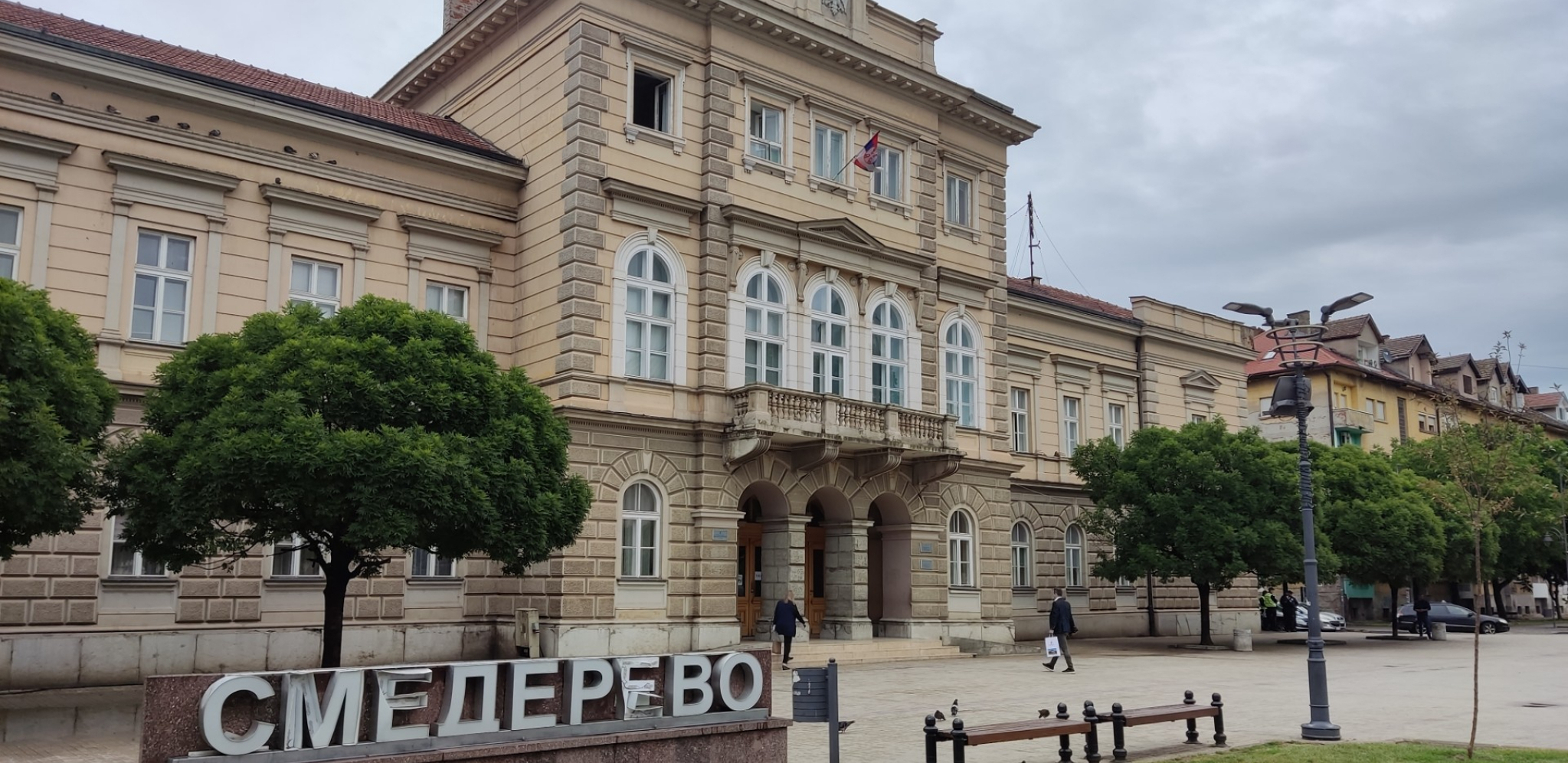 OPSADNO STANJE U SMEDEREVU! UROŠ BLAŽIĆ PRVI PUT PRED KAMERAMA NOVINARA Sprovode ga kroz hodnik suda pred svima