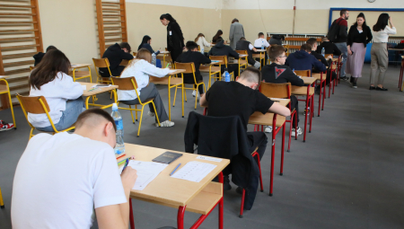 RODITELJI DANAS MOGU DA ULOŽE ŽALBU NA PRELIMINARNE REZULTATE MALE MATURE! Maturanti nestrpljivi, evo kada se očekuju KONAČNI