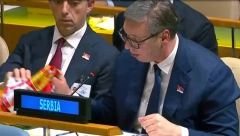 VUČIĆ DONEO POKLON ZA PREDSEDAVAJUĆEG U UN "Znam da srpsku zastavu ne smem da raširim, ali..."