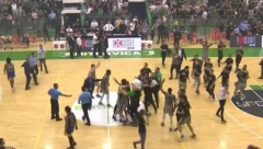 NASILJE KAKVO SE NE PAMTI U KOSOVSKOJ MITROVICI Dvoje ljudi izbodeno posle košarkaškog finala