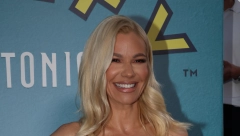 NATAŠA BEKVALAC KONAČNO POKAZALA MUŠKARCA! Saznalo se ko joj je pravio društvo na luks destinaciji, sada je sve javno!