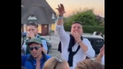 ''NEMAČKA ZA NEMCE, STRANCI NAPOLJE''! Mladići pevali javno NACISTIČKE pesme, imitirali Hitlera: Javnost zgrožena! (VIDEO)