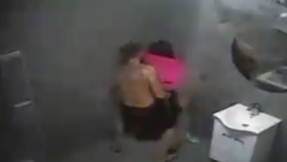 BRUTALNA AKCIJA MAJE I STANISLAVA U TOALETU! Kamera snimila svaki detalj, ovo do sada nije viđeno u rijalitiju!