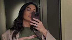 JELISAVETA ORAŠANIN U USKOJ HALJINI SA PROREZIMA Glumica pokazala go stomak, isklesani trbušnjaci gore (FOTO)