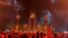 ESTRADA NA SPEKTAKLU RAMŠTAJNA U BEOGRADU! Nju niko nije očekivao, poznati glumac pokušao da uđe neprimetno